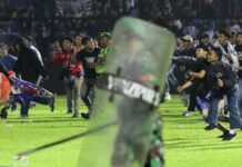 Más de 120 muertos en Indonesia en una de las peores tragedias del fútbol