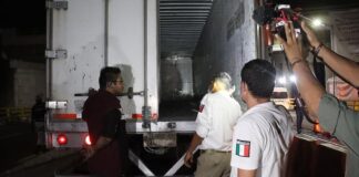Encuentran a 19 migrantes hacinados en una camioneta en el norte de México