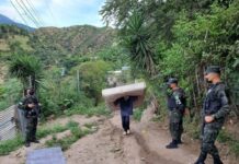 Varias familias fueron desalojadas de sus viviendas en la colonia Villa Nueva de la capital tras recibir fuertes amenazas