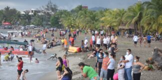 Epidemiólogo advierte que la pandemia de Covid-19 no ha terminado y la población está muy relajada