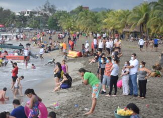 Epidemiólogo advierte que la pandemia de Covid-19 no ha terminado y la población está muy relajada