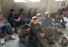 Encuentran a 112 migrantes hacinados en una vivienda del norte de México