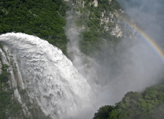 Realizan descargas preventivas en la represa El Cajón ante la amenaza de la tormenta Julia