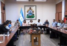 Microempresas se reúnen con Luis Redondo para discutir el futuro del calzado hondureño