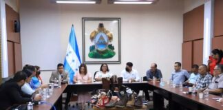 Microempresas se reúnen con Luis Redondo para discutir el futuro del calzado hondureño