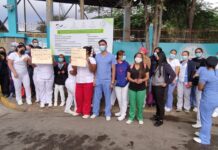 Enfermeras de Puerto Lempira realizan protesta de brazos caídos ante falta de pago