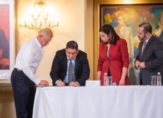 Generadores de energía y Gobierno firman un acuerdo para rescatar la ENEE