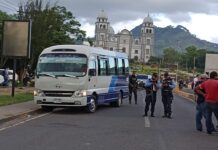 Asesinan al conductor de un bus rapidito frente a la UNAH en la capital