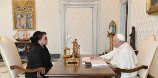 Presidenta Xiomara Castro abordó con el papa Francisco el compromiso para la reconciliación de Honduras
