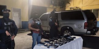 Capturan en SPS a hondureño que transportaba cinco fusiles AR-15 en una camioneta