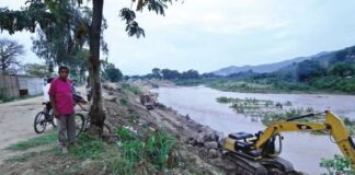 Sacerdote dice que construir bordos en tiempos de lluvias es botar el dinero en Honduras