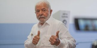 Lula lidera con un 53,9 %, según primer escrutinio en Brasil