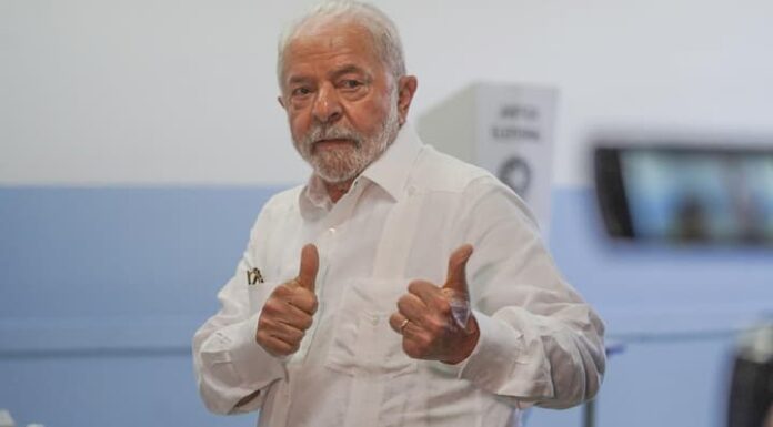 Lula lidera con un 53,9 %, según primer escrutinio en Brasil