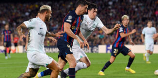 Lewandowski evita la eliminación del Barça en un partido de locos