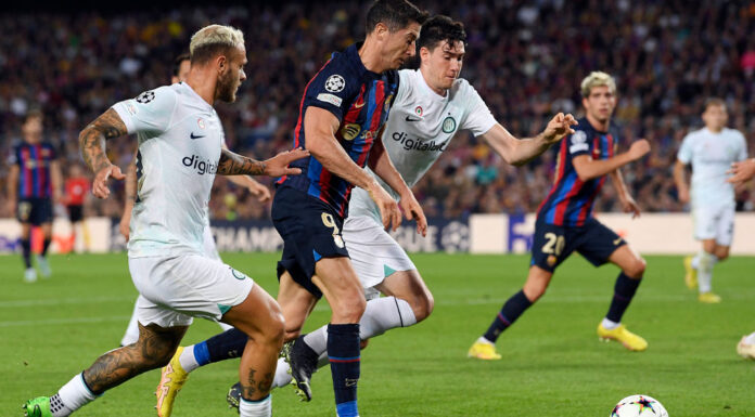 Lewandowski evita la eliminación del Barça en un partido de locos