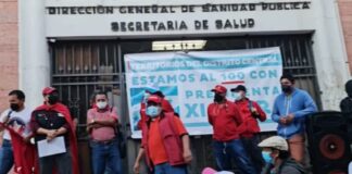 Colectivos de Libre mantienen plantón en la Sesal, exigiendo despidos y nuevas contrataciones