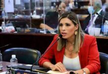 La diputada Urtecho cuestiona a las autoridades penitenciarias por la fuga del implicado en el asesinato de su madre