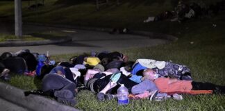 Guatemala expulsa a casi 100 migrantes en puesto fronterizo con Honduras