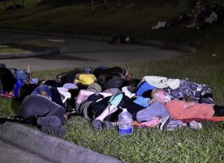 Guatemala expulsa a casi 100 migrantes en puesto fronterizo con Honduras