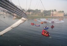 Nueve detenidos tras el colapso de un puente que dejó 134 muertos en la India