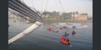 Nueve detenidos tras el colapso de un puente que dejó 134 muertos en la India