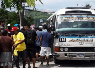 Atentado a un bus rapidito deja una persona muerta y un herido en Choloma, Cortés