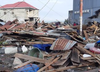 Un muerto y al menos 25 heridos tras un fuerte terremoto en Indonesia