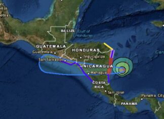 Julia mantiene su fuerza de huracán mientras cruza Nicaragua hacia el Pacífico
