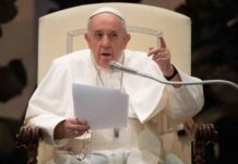 El papa Francisco pidió rechazar el «ojo por ojo» en misa multitudinaria en Baréin