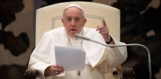 El papa Francisco pidió rechazar el «ojo por ojo» en misa multitudinaria en Baréin