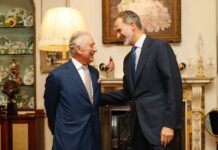 Felipe VI y Carlos III se reúnen en privado en Londres