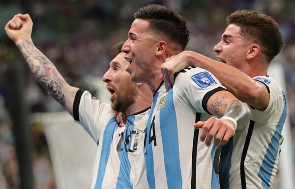 Messi y Enzo Fernández dan vida a Argentina tras la derrota 2-0 a México