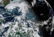 La tormenta Nicole avanza hacia Florida y esta noche tocará tierra como huracán