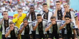 El «once» de Alemania se tapa la boca en protesta contra la FIFA