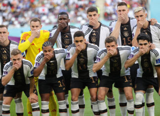 El «once» de Alemania se tapa la boca en protesta contra la FIFA