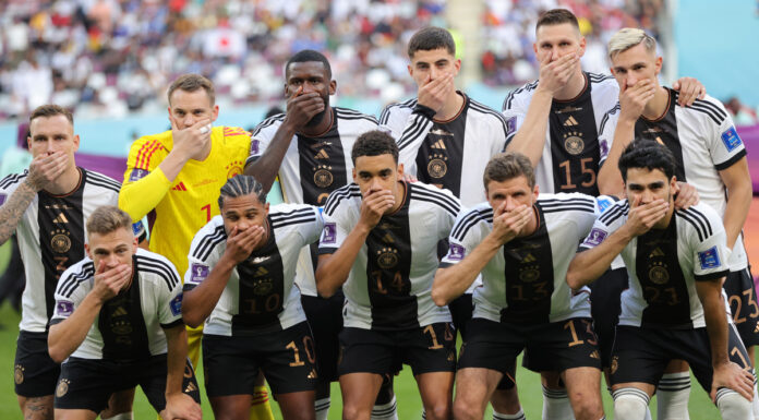 El «once» de Alemania se tapa la boca en protesta contra la FIFA