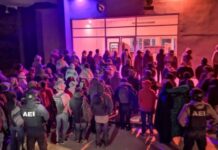 Rescatan a 15 hondureños que viajaban hacinados en un camión en México