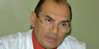 Doctor Denis Chirinos dice que muchos pacientes mueren ante la escasez de medicamentos