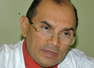 Doctor Denis Chirinos dice que muchos pacientes mueren ante la escasez de medicamentos