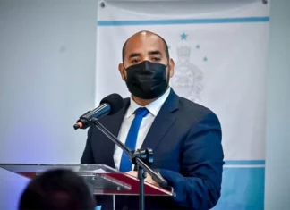 Las críticas solo generan controversia y no ayuda en avanzar, se queja ministro Sponda