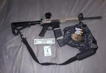 Detienen a tres personas en posesión de más de un millón de lempiras, armas y drogas en Catacamas