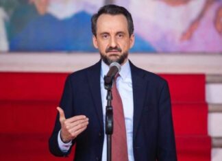 Gobierno de Honduras anuncia nuevo programa de becas para jóvenes