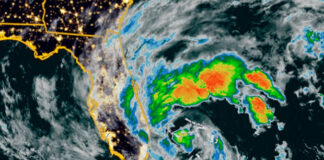 La tormenta Nicole avanza por el centro de Florida rumbo al Golfo de México