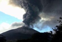 Volcán de El Salvador continúa expulsando gases, sin que se reporten víctimas