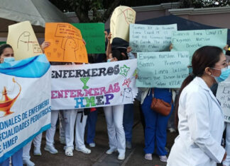 Enfermeras profesionales y auxiliares siguen en paro de labores en todo el país