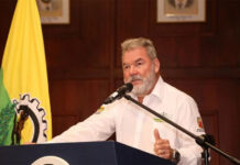 Alcalde Roberto Contreras insiste en llamar “corrupto” al fiscal Luis Javier Santos