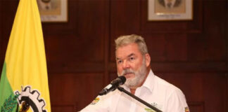 Alcalde Roberto Contreras insiste en llamar “corrupto” al fiscal Luis Javier Santos