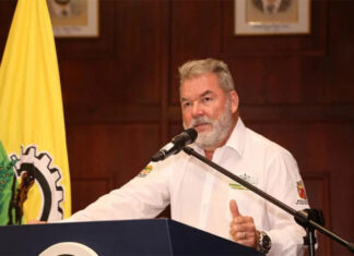 Alcalde Roberto Contreras insiste en llamar “corrupto” al fiscal Luis Javier Santos