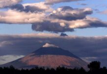 Llaman a pobladores de El Salvador «estar atentos» por explosiones de volcán