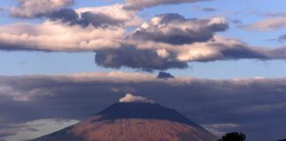 Llaman a pobladores de El Salvador «estar atentos» por explosiones de volcán